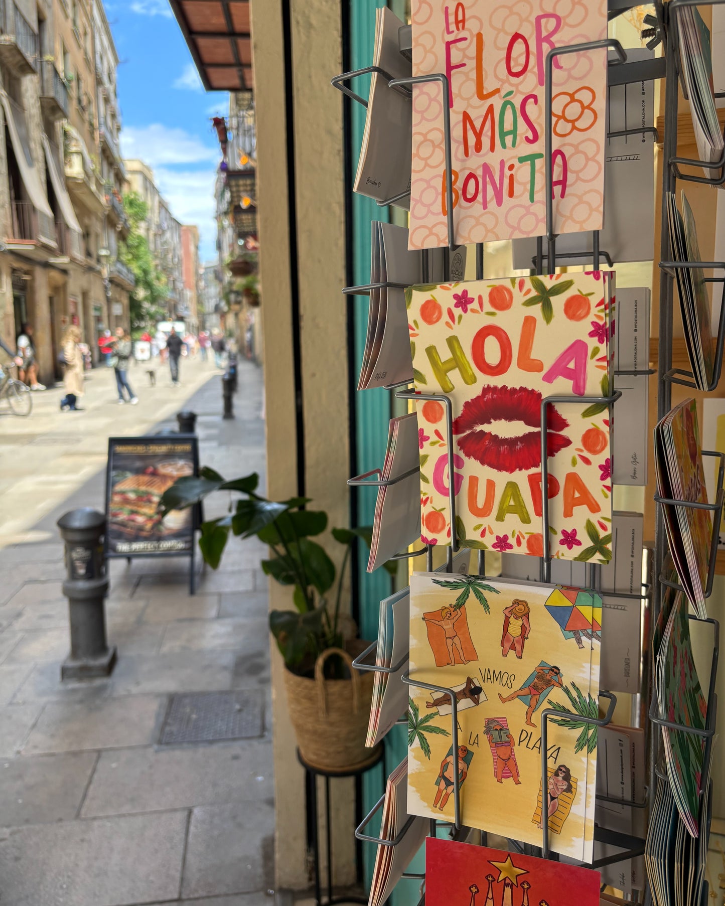 Barcelona Postcard | Hola Guapa